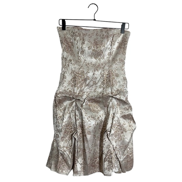 Zum Zum by Niki Livas Dresses & Skirts - Zum Zum by Niki Livas Strapless Brocade Party Dress Champagne Y2K Size 1 Juniors